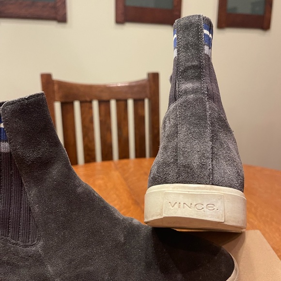 Comfy Vince Booties - Picture 2 of 4